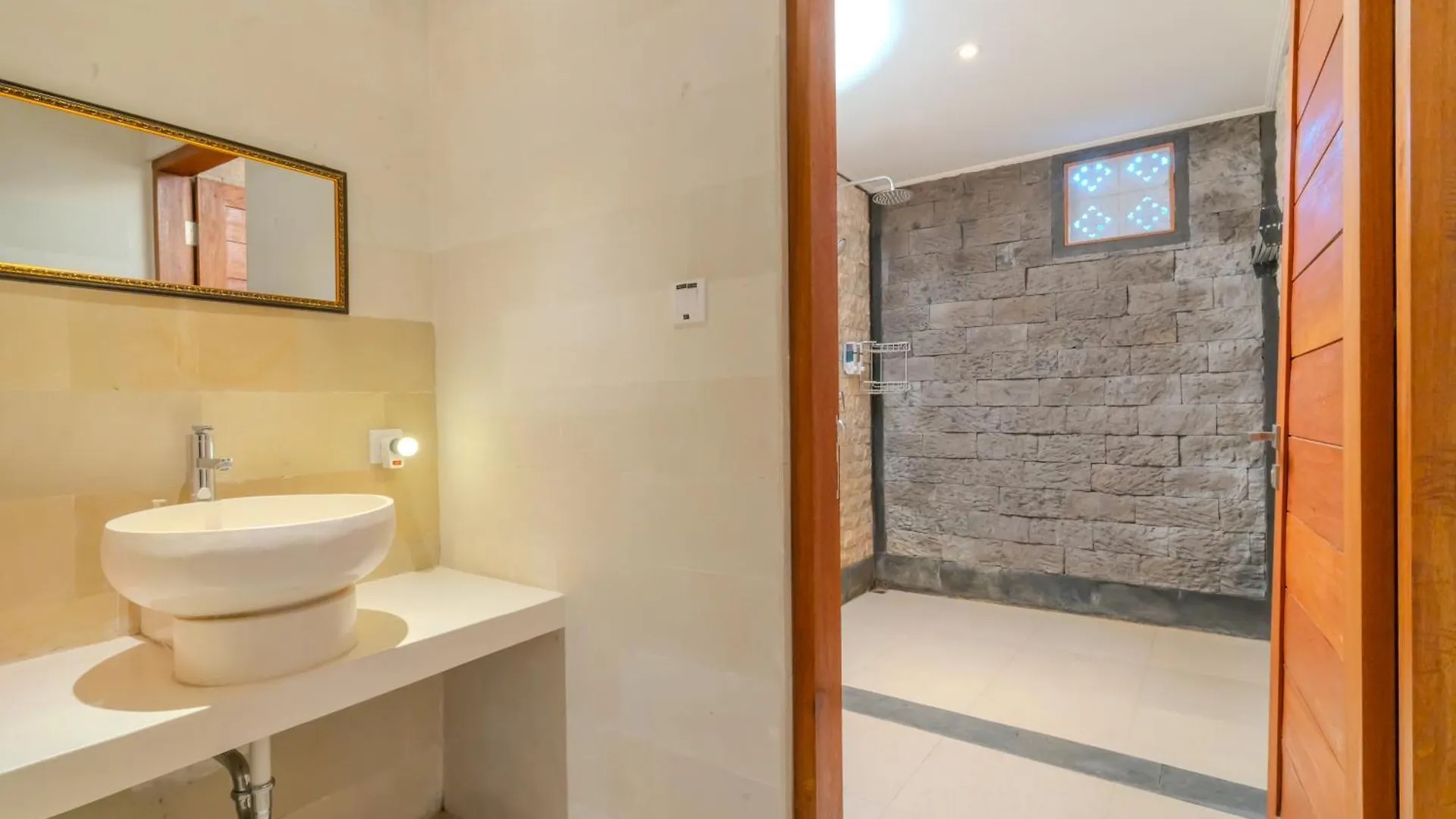 Guest house 3 Beagle Hotel Ubud  Indonesia